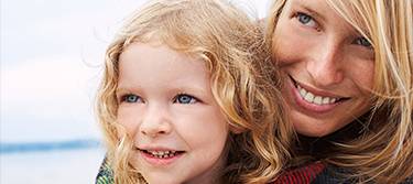 Mutter und Tochter – Zusatzversicherung für Kinder in Moosburg an der Isar